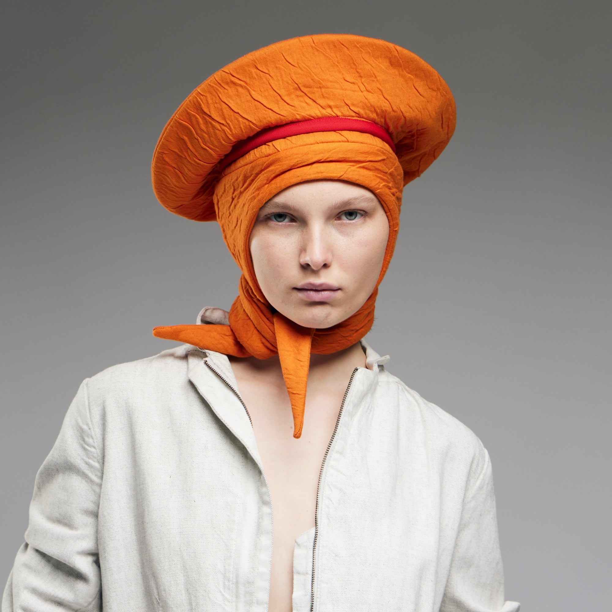 Bucket Hat aus Merinowolle und Baumwolle in Rot und Orange