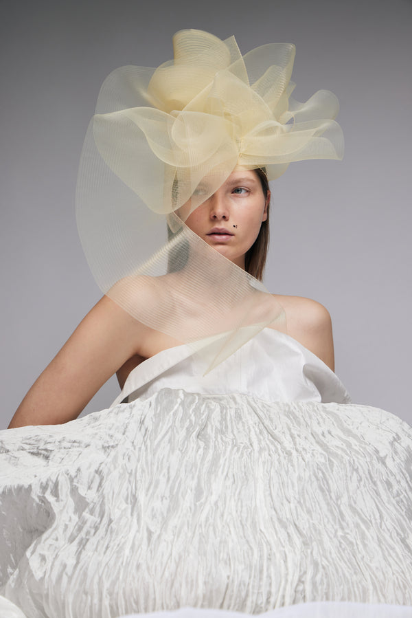 Hutcouture aus Crinol und Borte in Vanille – Ansicht 2