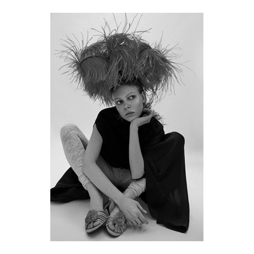 Hutcouture aus Federn in Rot – Ansicht 8