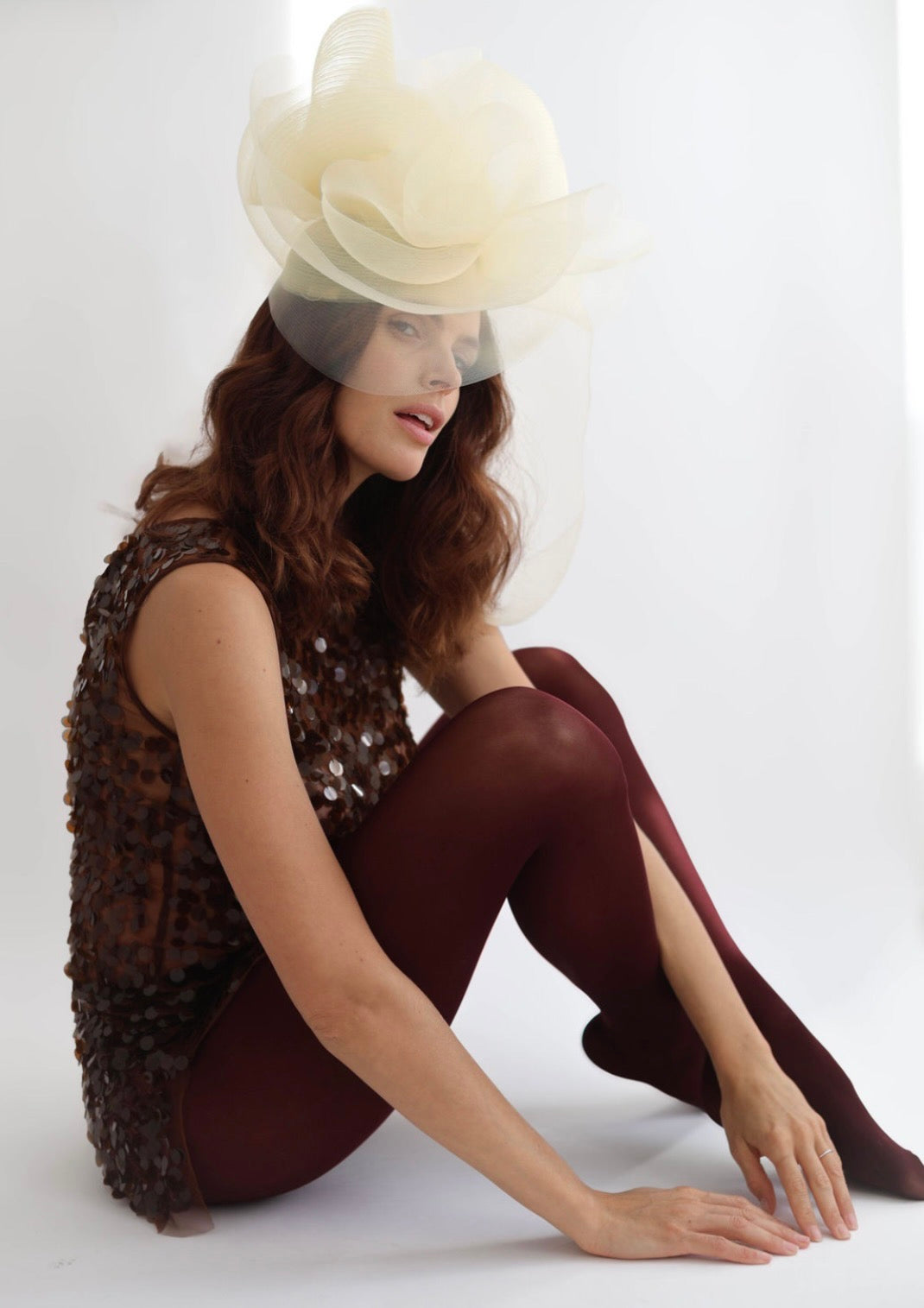 Hutcouture aus Crinol und Borte in Vanille