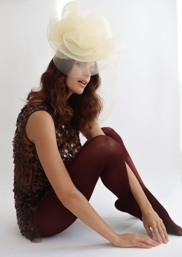 Hutcouture aus Crinol und Borte in Vanille
