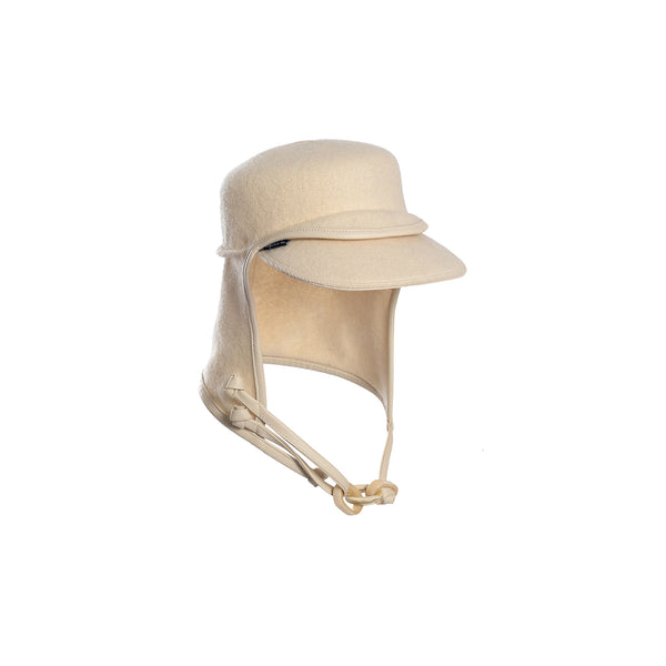 Haube aus Merinowalk und Leder in Naturweiß