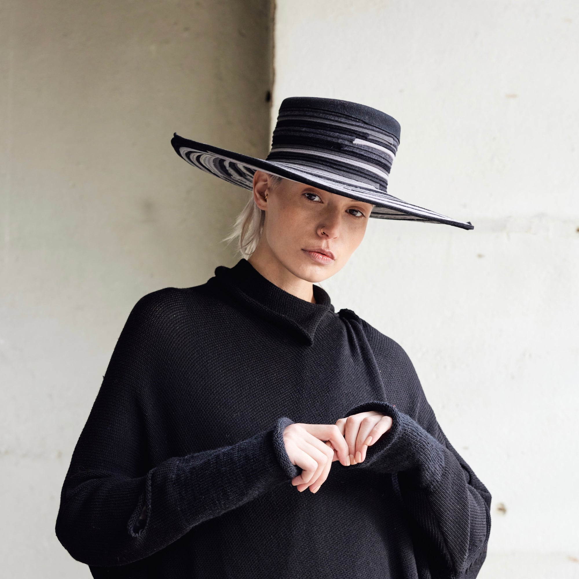 Fedora aus Haarfilzstreifen in Schwarz-Grau – Ansicht 2
