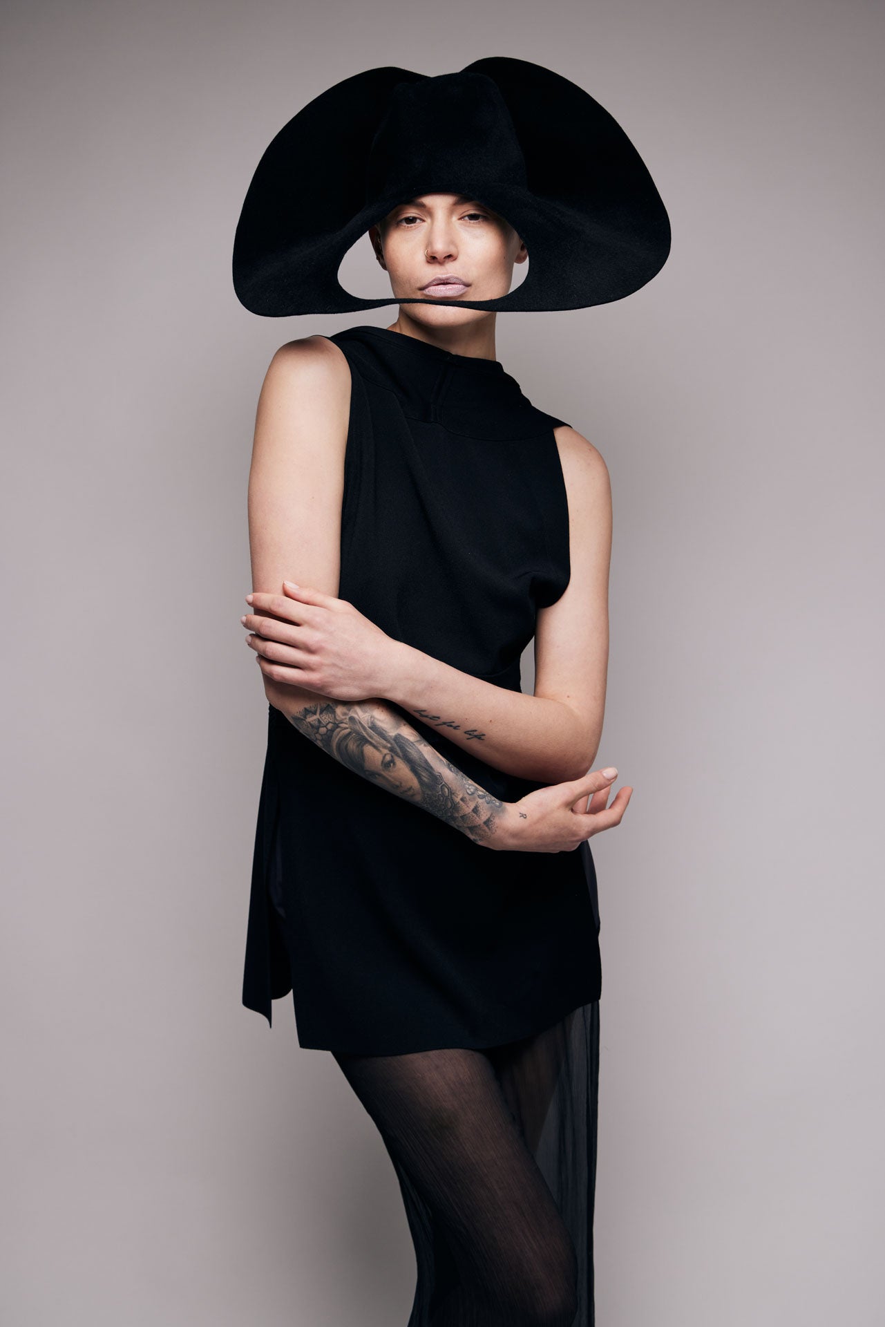 Hutcouture aus Haarfilz in Schwarz – Ansicht 2
