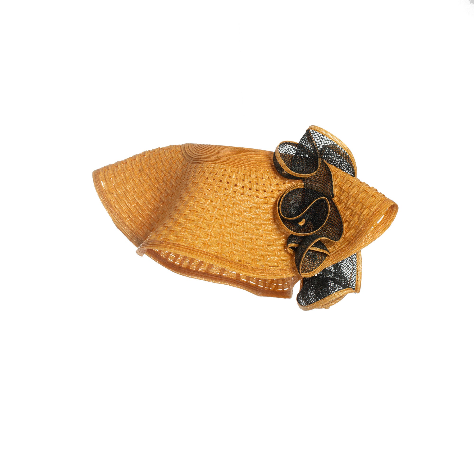 Haube aus Viskosebastborte in Gold