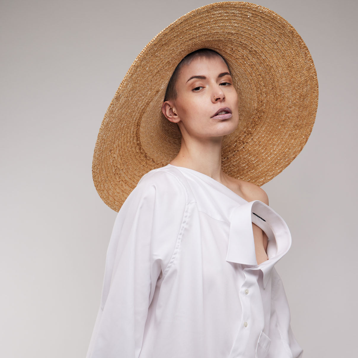 Cloche aus Weizenstrohborte in Natur