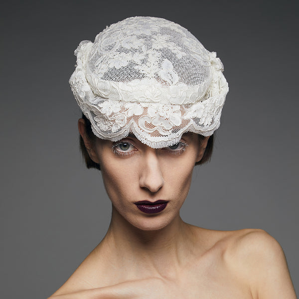Fascinator aus weißer Spitze – Ansicht 2