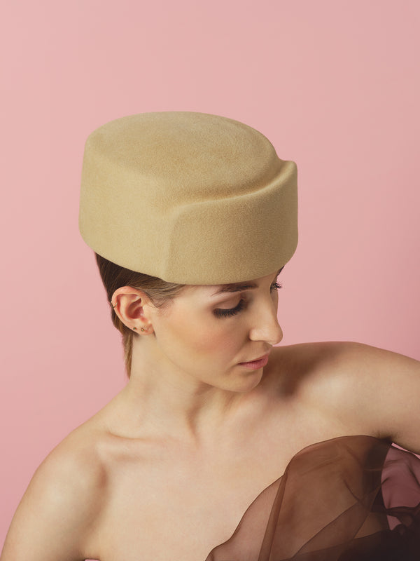 Pillbox aus Haarfilz in warmem Beige