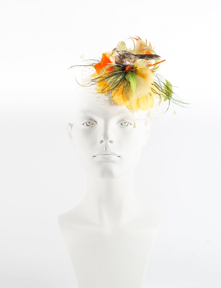 Wiesn Törtchen – Fascinator aus Federn mit Schleier